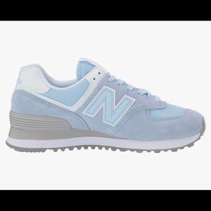 New Balance Women's 574 V2 Essential Sneaker